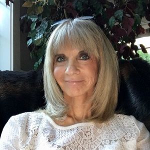 Meet your Posher, Debi